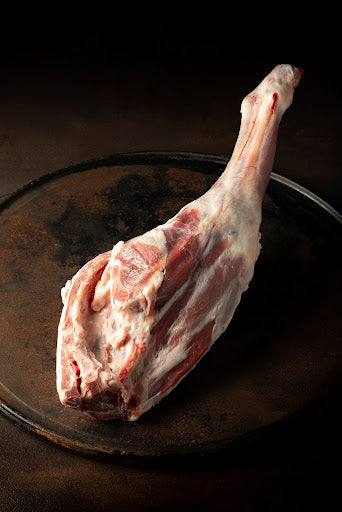 冷凍乳飲み仔羊レッグ（骨付き）Frozen Milk Fed Lamb Leg